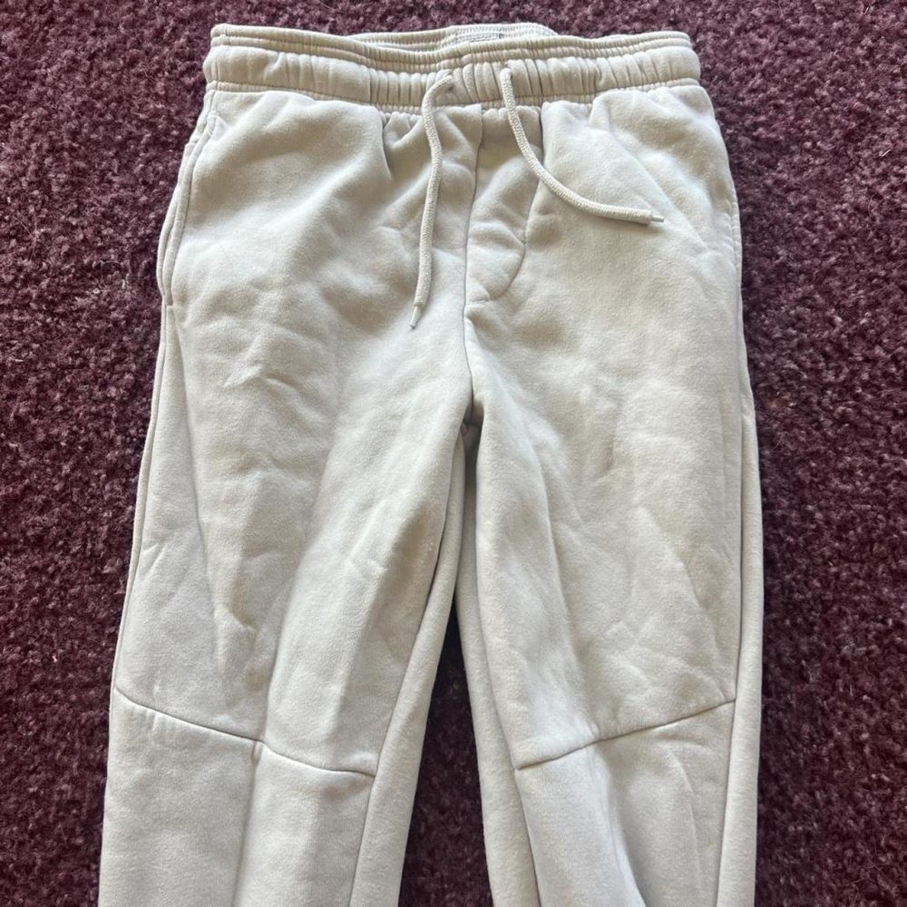cream sweatpants with pockets #loungewear #cozy